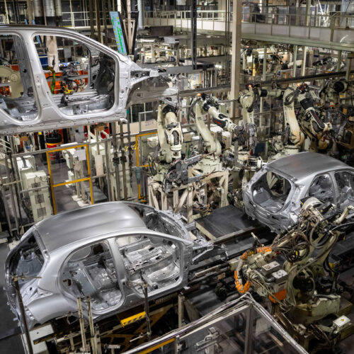 toyota-orders-workers-to-train-humanoid-robots-but-says-humans-won’t-be-replaced