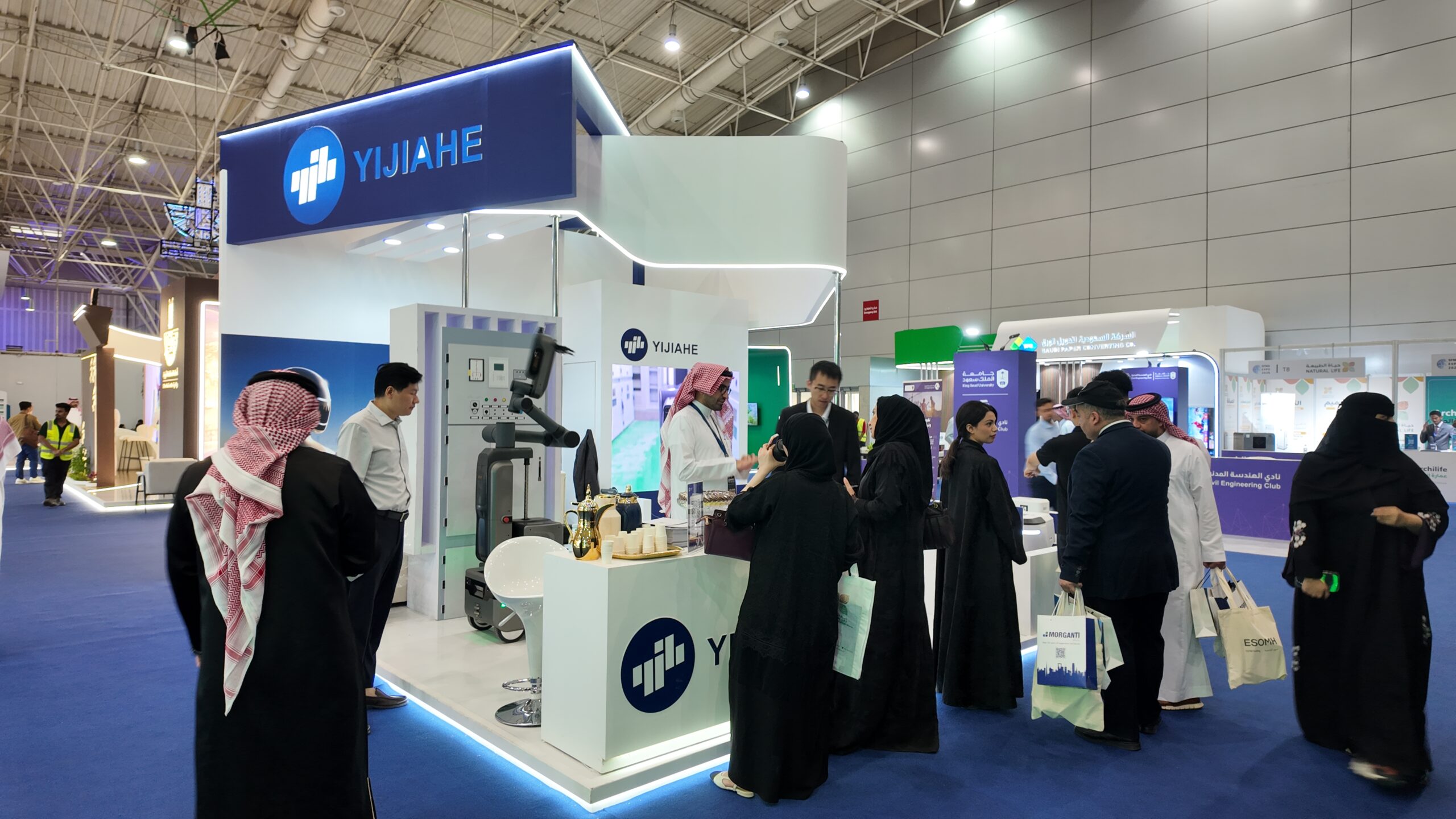 yijiahe-draws-strong-regional-interest-with-commercial-cleaning-robots-and-power-facility-solutions-at-sfma-expo-2026