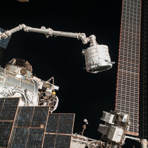 nasa,-for-the-time-being,-is-unable-to-move-the-space-station’s-large-robotic-arm