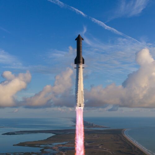 spacex’s-starship-goes-orbital,-deploying-first-next-gen-starlinks
