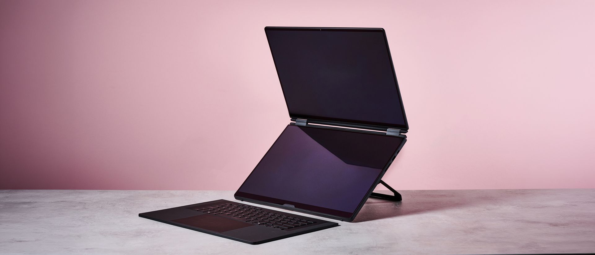 asus-rog-zephyrus-duo-(2026)-review:-an-unmatched-dual-screen-monster