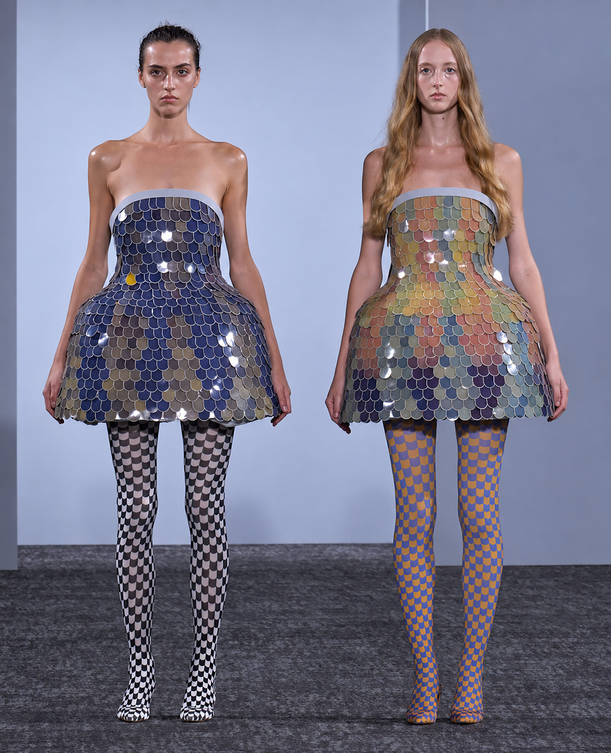 e-ink-and-anrealage-debut-color-changing-dresses-at-paris-fashion-week