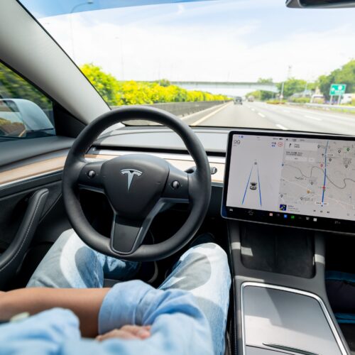 cybertruck-sales-in-free-fall-as-tesla-reports-mediocre-sales-for-q3