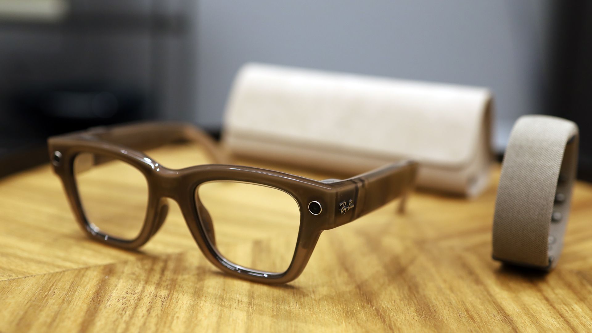 dutch-retailer-hans-anders-halts-sales-of-meta-ray-ban-smart-glasses-over-privacy-concerns