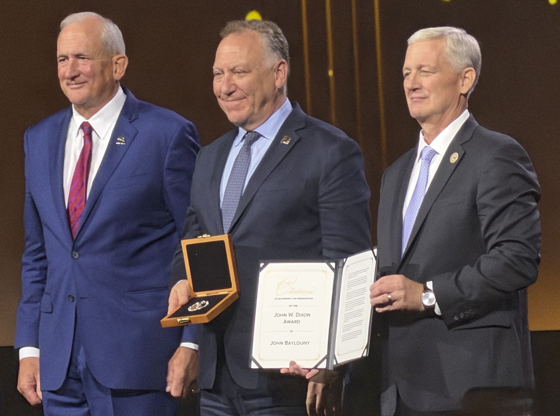 leonardo-drs-ceo-john-baylouny-receives-ausa-john-w.-dixon-award