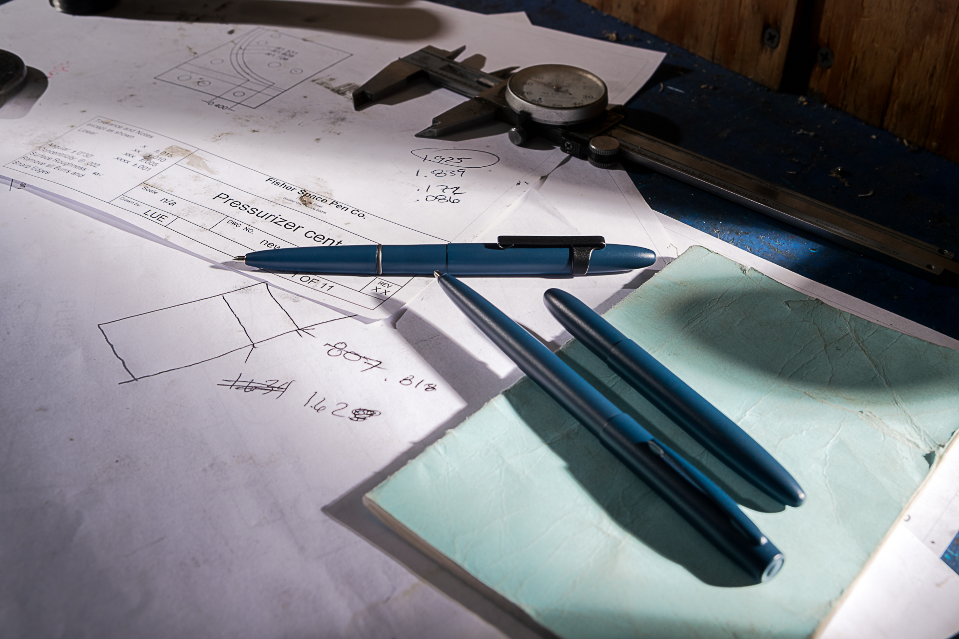 fisher-space-pen-evolves-the-fan-favorite-navy-blue-cerakote-to-two-iconic-pens
