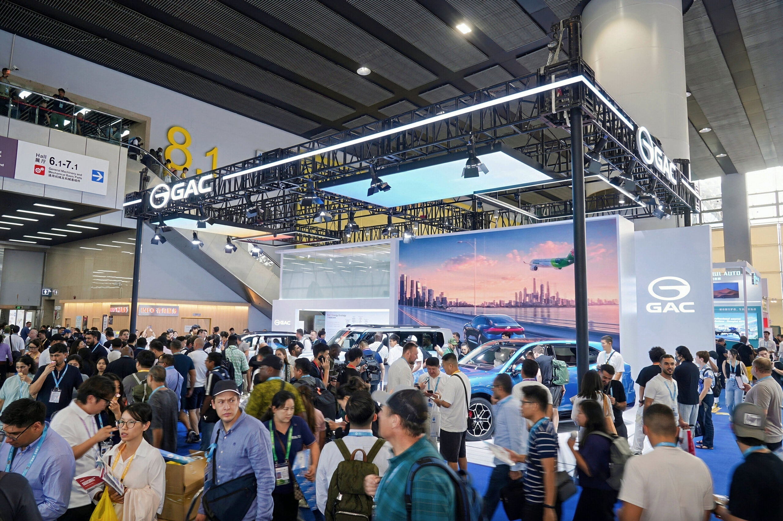 gac-prasentiert-mehrere-modelle-auf-der-canton-fair:-systematische-globale-expansion-als-reaktion-auf-die-offnung-auf-hohem-niveau