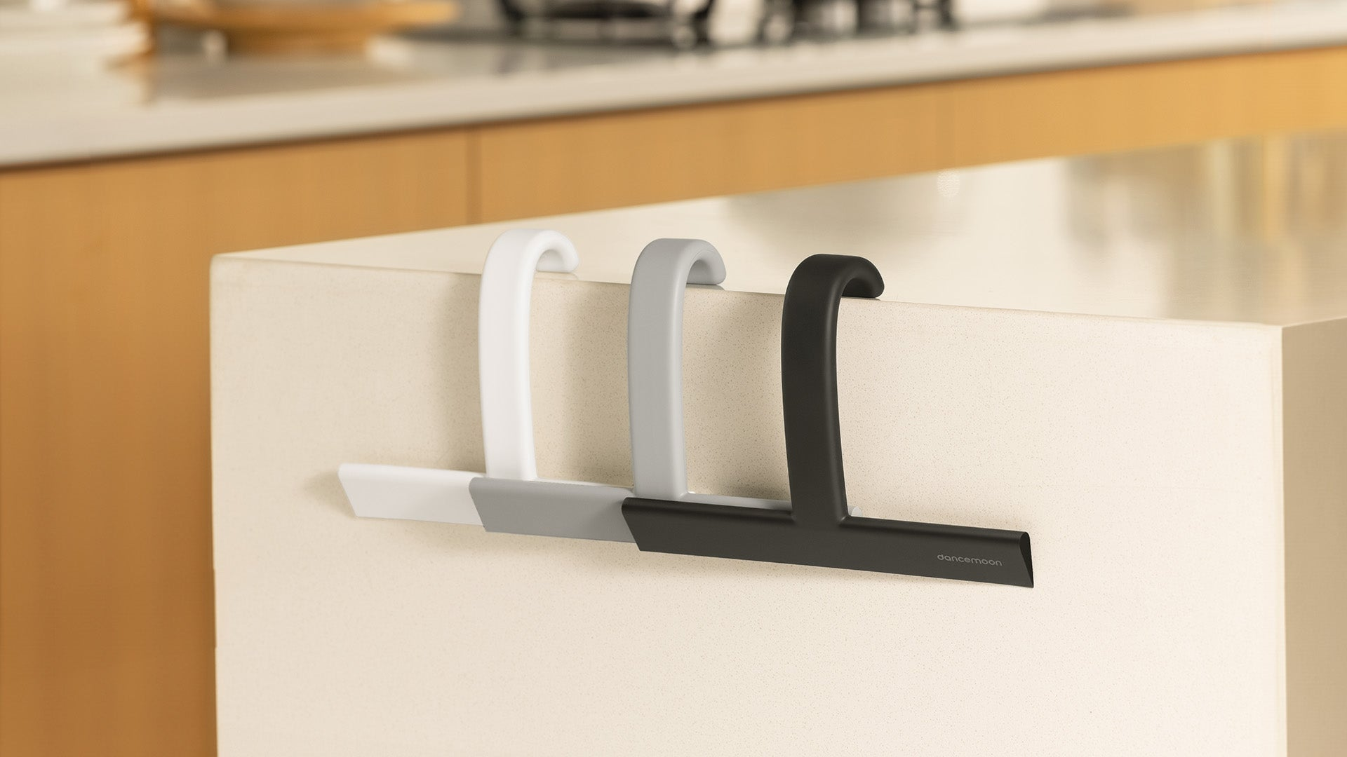 dancemoon-launches-justhang-compact-squeegee-for-easier-shower-cleaning-in-tight-spaces