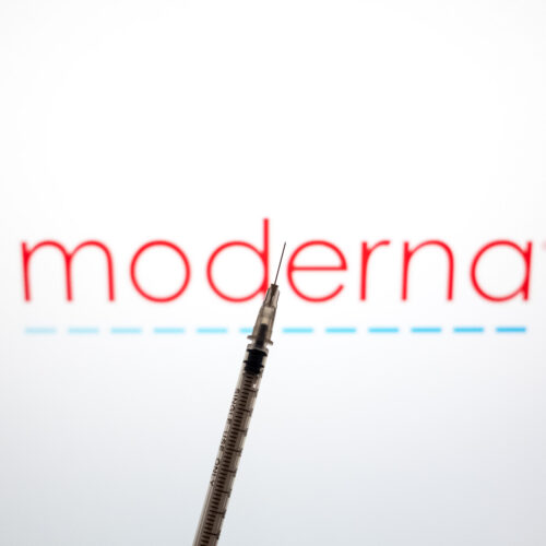 moderna-and-merck-say-their-mrna-cancer-vaccine-cut-death,-recurrence-by-42%