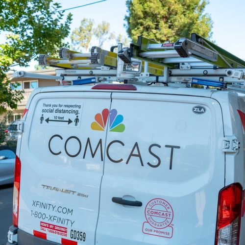 Comcast loses more customers, claims other ISPs’ cheap prices are “irrational”