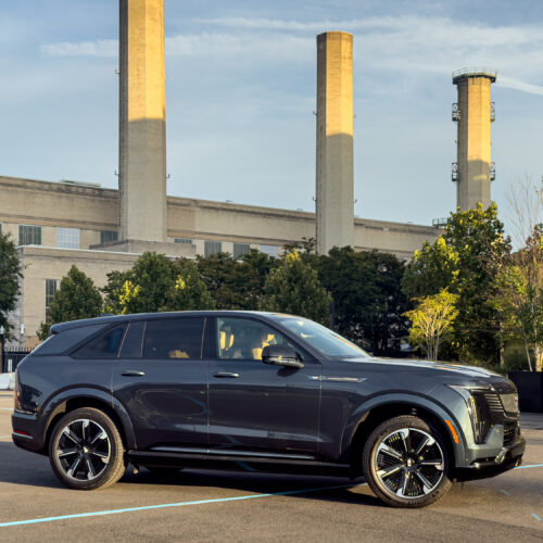 cadillac-escalade-iq-review:-huge-battery,-huge-range,-huge-suv